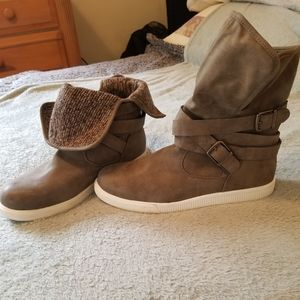 Fold over sneakers/boots.